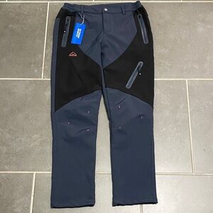 Women’s ski pants. Size Large. NWT